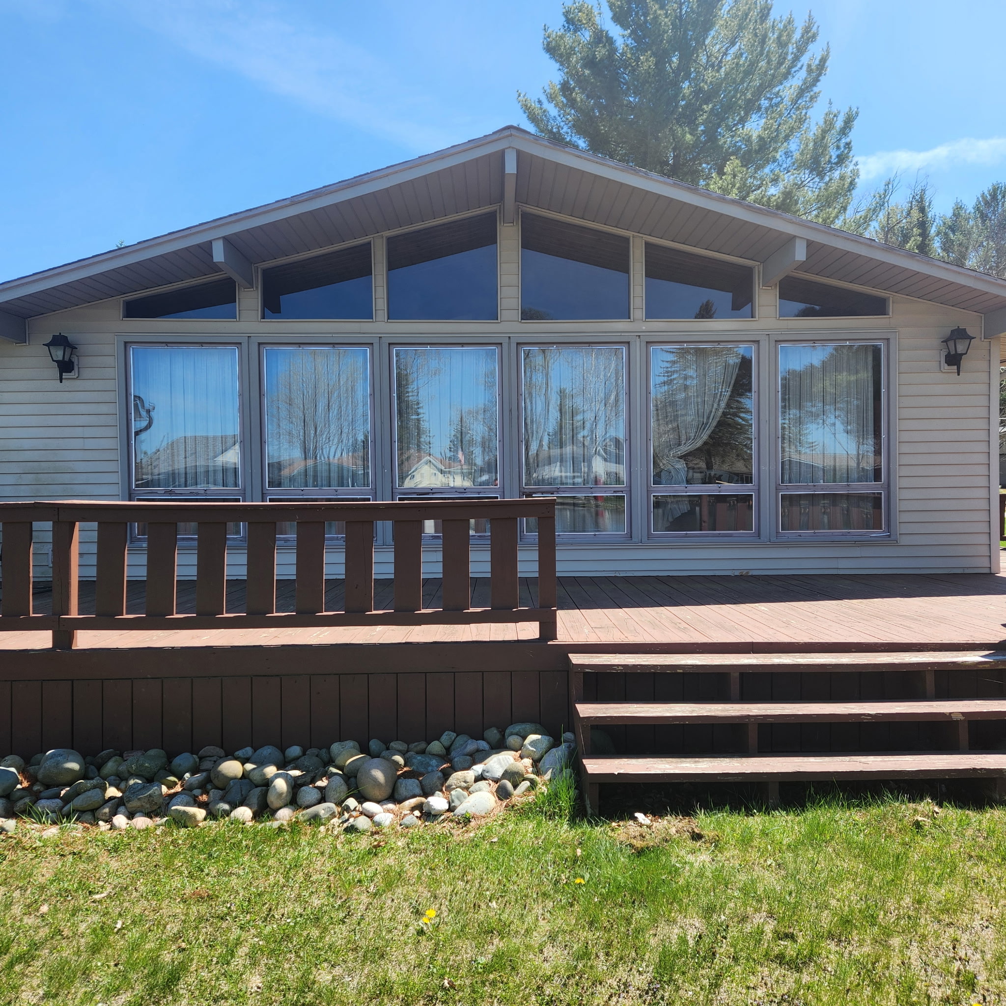 Cabin back exterior before renovation